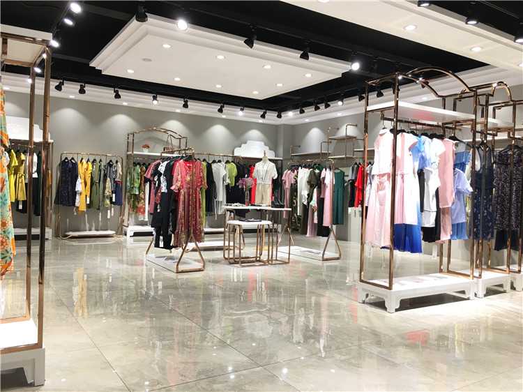 免加盟千百惠女装2021女装热销品牌特价走份_想开品牌女装折扣店