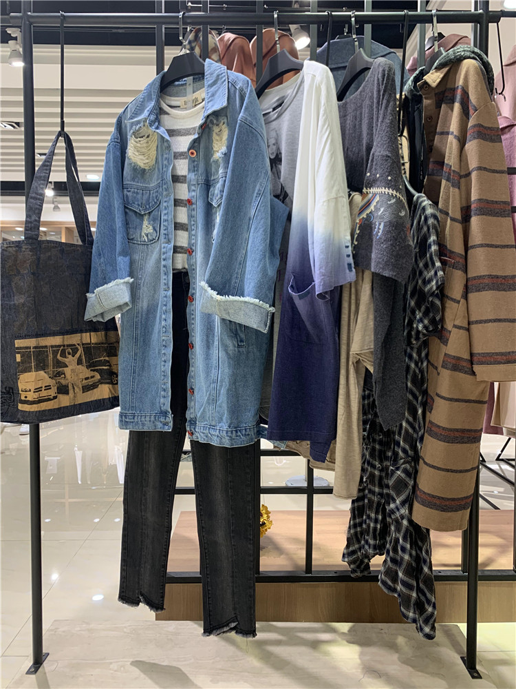 2021春秋品牌库存服装批发小渔仔走份女装货源_品牌折扣店进货渠道