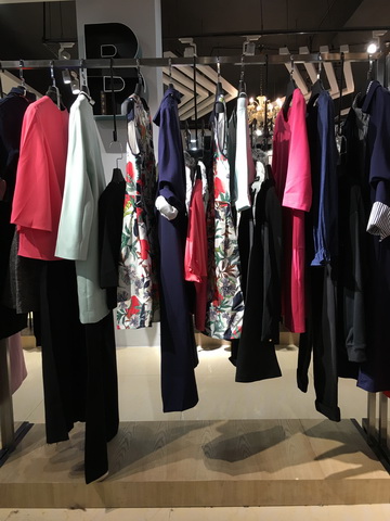 女装店卖货铁律，你必须懂！_免费铺货女装折扣店加盟