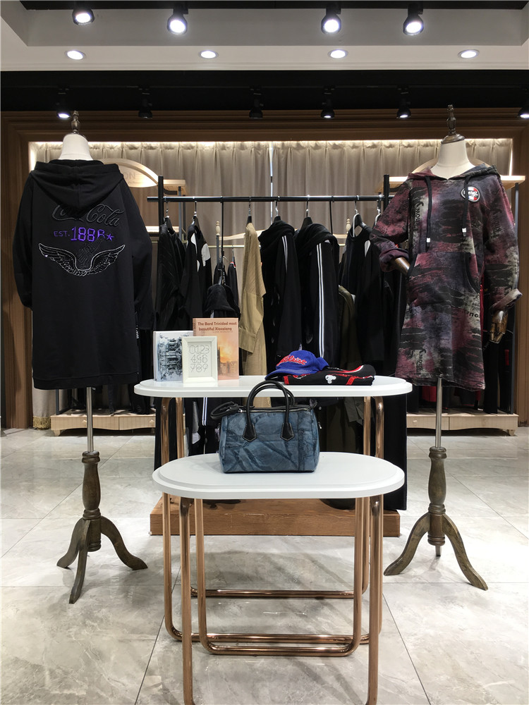 供应魅力女人高端女装精品 深色休闲外套风衣走_免费铺货女装折扣店加盟