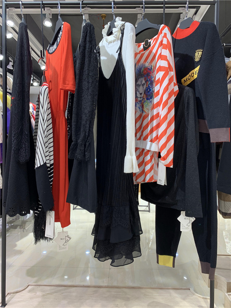 魅之女21秋装时尚品牌女装库存折扣货最新货源免_杭州女装免费铺货加盟