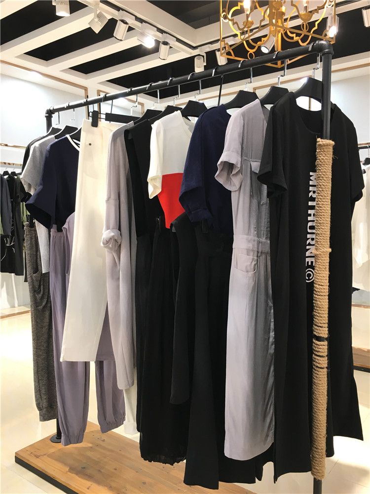 品牌折扣女装批发找广东一线潮牌魅之女2021夏装_杭州女装免费铺货加盟