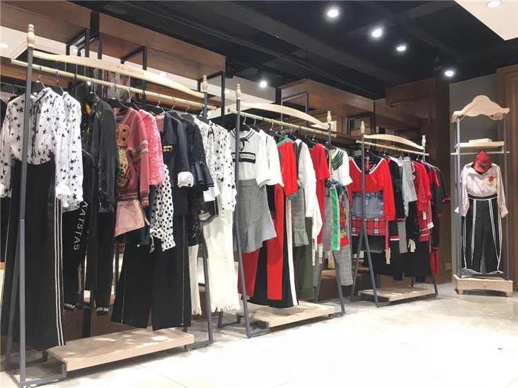 库根网教你从穿T恤风格看人的性格！_品牌折扣店怎样进货