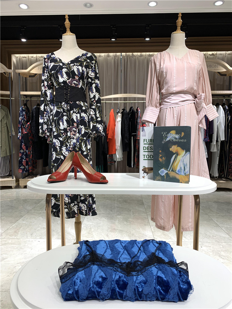 2021年春装伊维斯新货大码女装100件起批抢手年货_品牌折扣店女装加盟哪家好