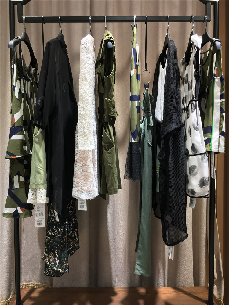 楚阁由黛子品牌折扣尾货17年春夏女装走份_品牌女装折扣店一折货源