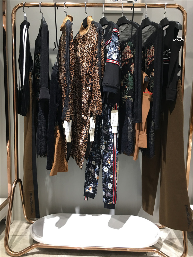 时尚潮牌欧版D.T潮牌品牌折扣批发专柜正品尾货_怎样开品牌折扣店