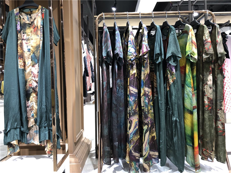 供应金兆成真丝女装连衣裙品牌折扣女装_品牌折扣女装哪有可以加盟