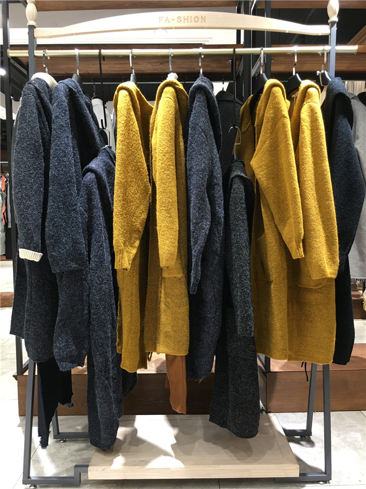 加厚毛衣开衫女2021冬新品简单连帽款批发走份货_品牌折扣女装批发货源哪家好