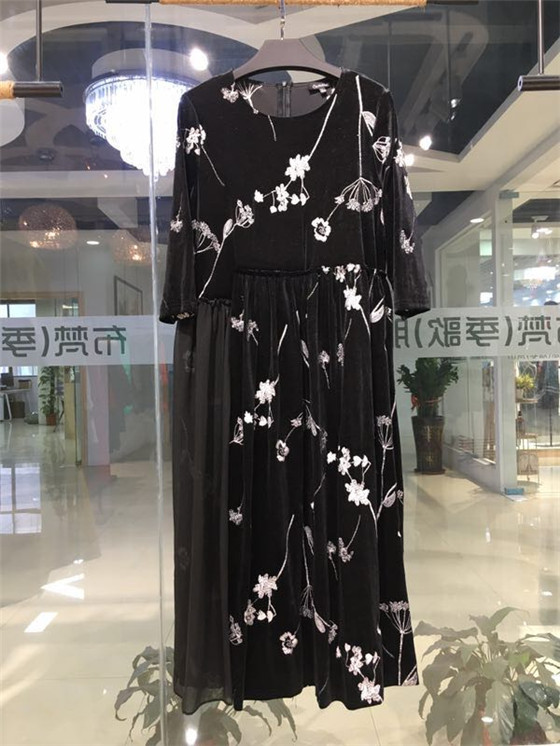 欧迹爱琳17秋装大码高端金丝绒系列连衣裙特价走_想开品牌女装折扣店