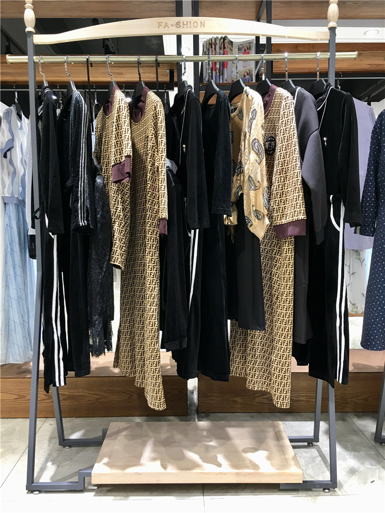 柏瑞2021春装系列装柜正品时尚百搭连衣裙批发走_品牌女装加盟免费铺货