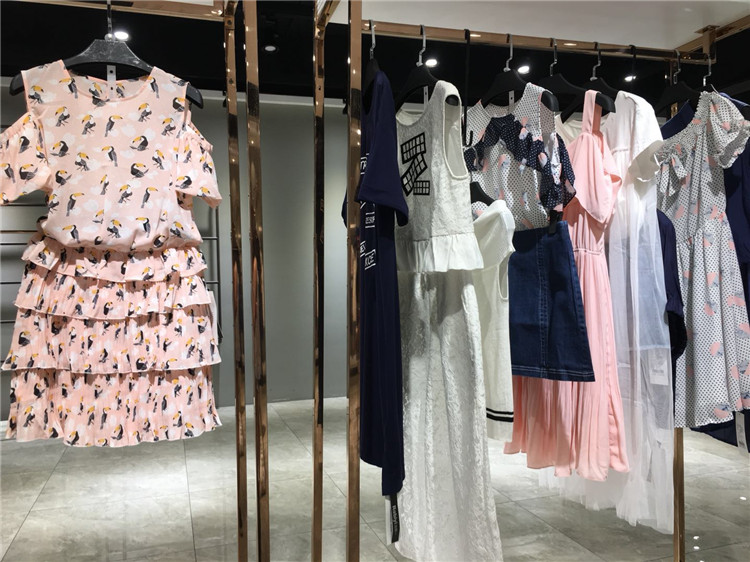 洛贝一女装2021年夏装折扣加盟批发走份_品牌女装折扣店一折货源