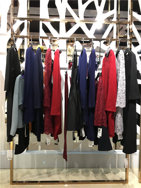 哥邦女装正品折扣货源2021春装新款长款风衣外套_品牌折扣店进货渠道