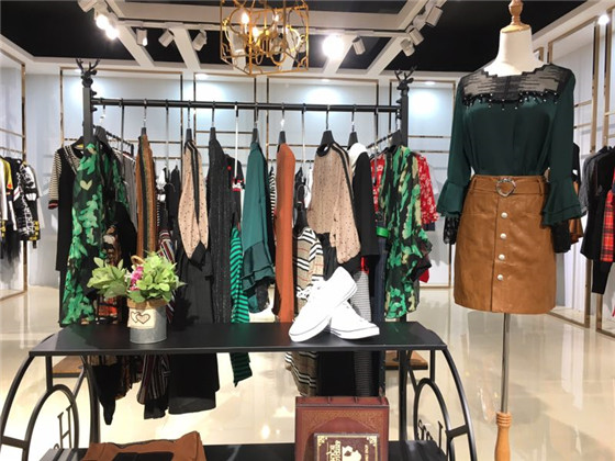 深圳知名品牌OUBOR-欧娅铂2021春装呢外套连衣裙打_品牌女装加盟免费铺货