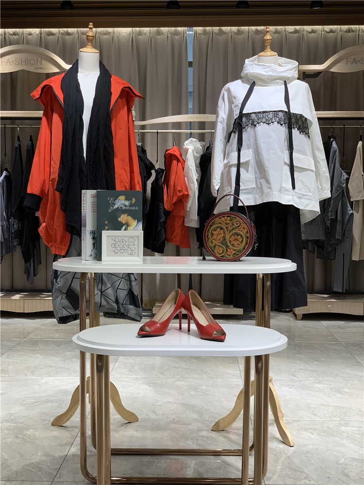 帛兰雅三标齐全的2021新货春装走份实体店货源首_品牌折扣店怎么加盟