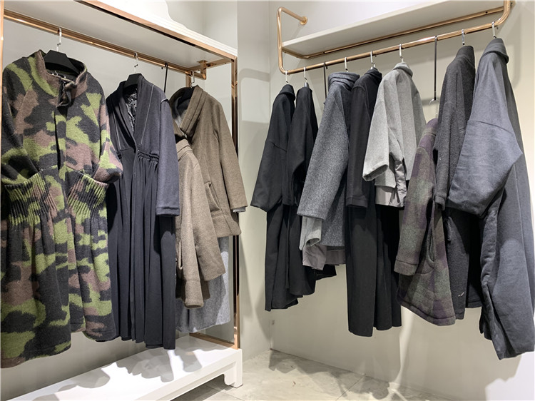 如何经营好一家品牌折扣女装店三步曲之一！_品牌女装折扣店一折货源