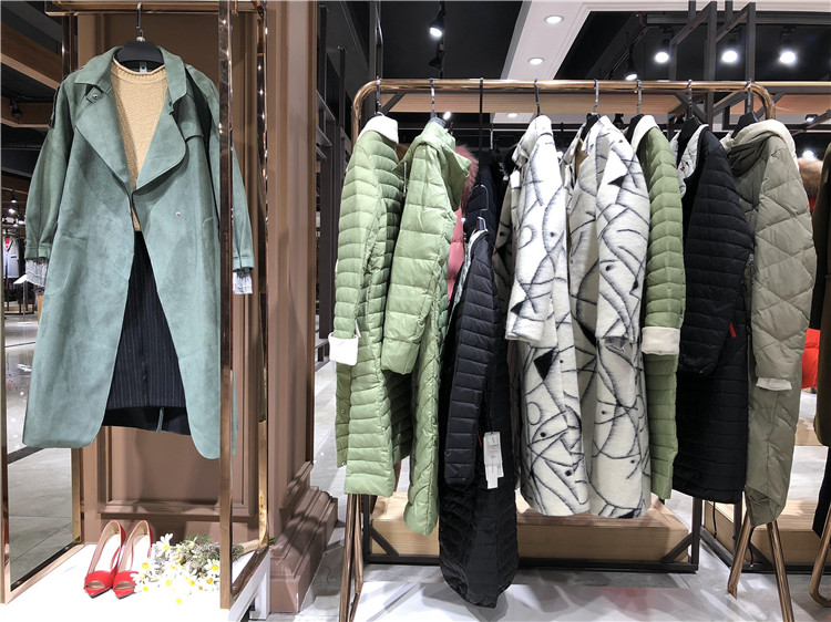 杭州品牌女装折扣欧伊芮诗女装尾货走份批发_品牌折扣店怎么加盟