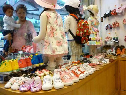 经营那种服装盈利高_品牌折扣女装哪有可以加盟