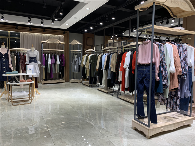 羽纱国际品牌女装折扣货源连衣裙夏装到货分份_品牌女装折扣店一折货源