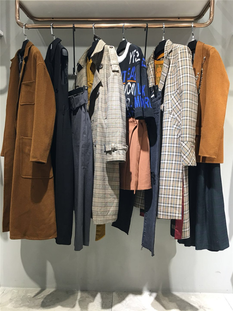 2021秋冬原单新款多种款式多种风格服装批发走份厂_品牌折扣店怎么加盟