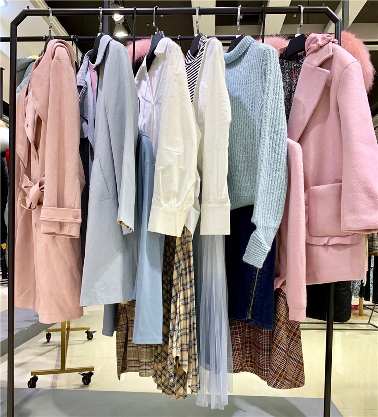 新款淑女2021秋冬李小姐品牌折扣货源厂家直销特_免费铺货女装折扣店加盟