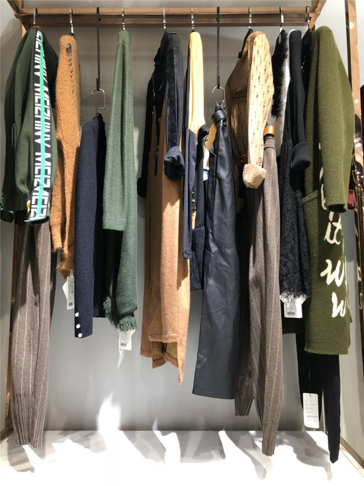 教会你导购员温柔的一面，如何让顾客有购买力_品牌折扣店进货渠道