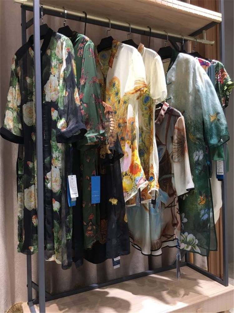 长期供应草叶集超大码品牌折扣女装尾货货源_品牌折扣店怎样进货