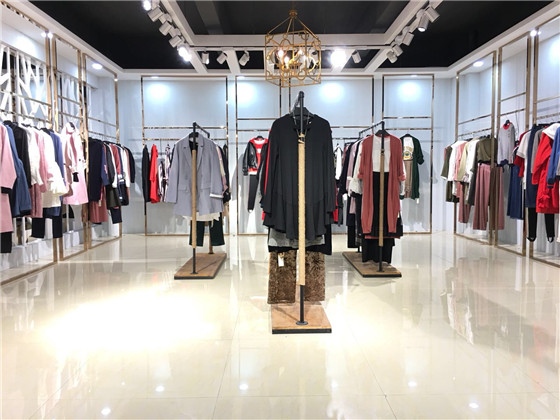 幕拉品牌女装连衣裙2021新品女装气质款清仓特批_品牌女装折扣店一折货源