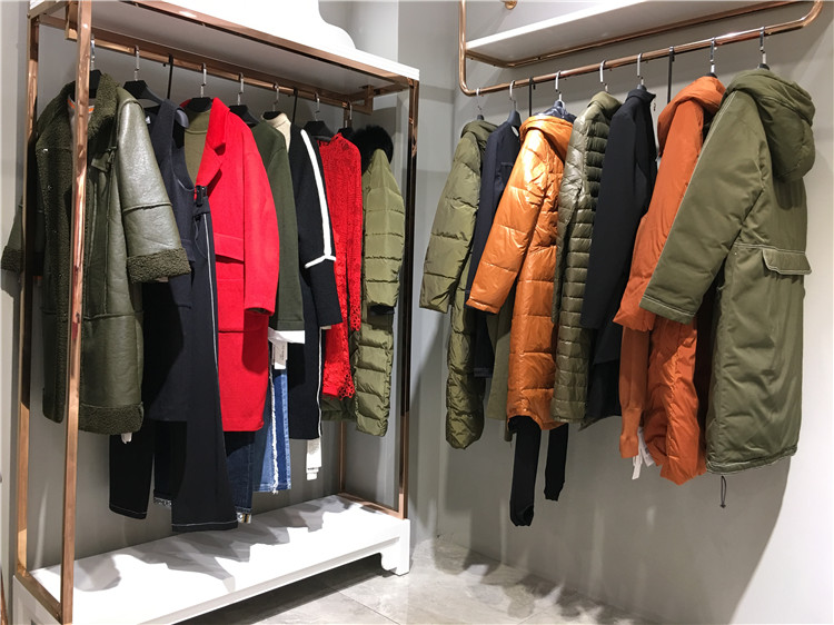 供应香港一线品牌【宠爱女人】17年秋冬_免费铺货女装折扣店加盟