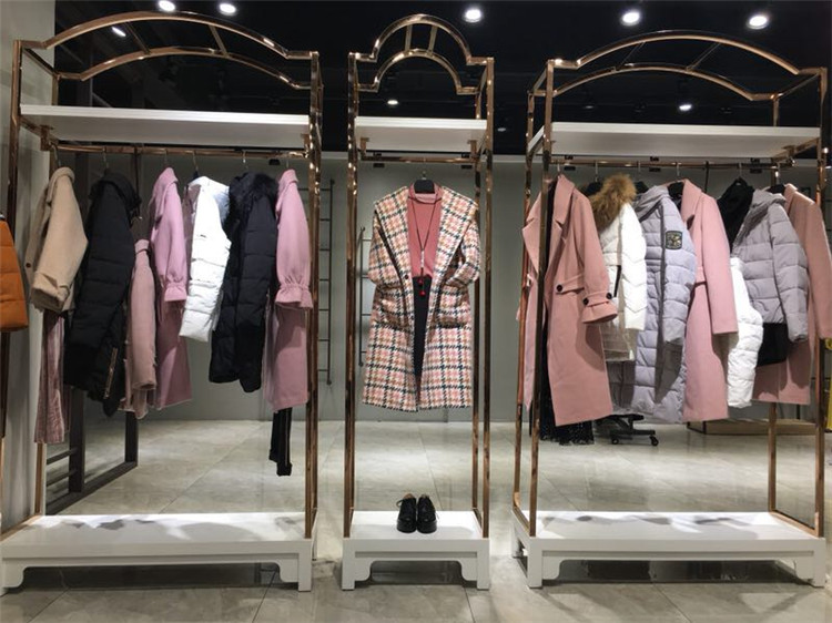 供应批发千百惠冬装品牌折扣女装货源_品牌折扣店怎么加盟