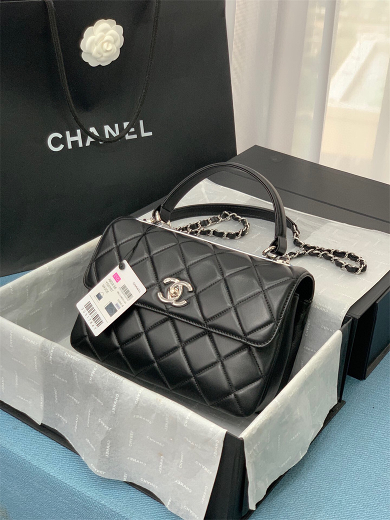 Chanel A92236 Y60767 94305 口盖包配以手柄