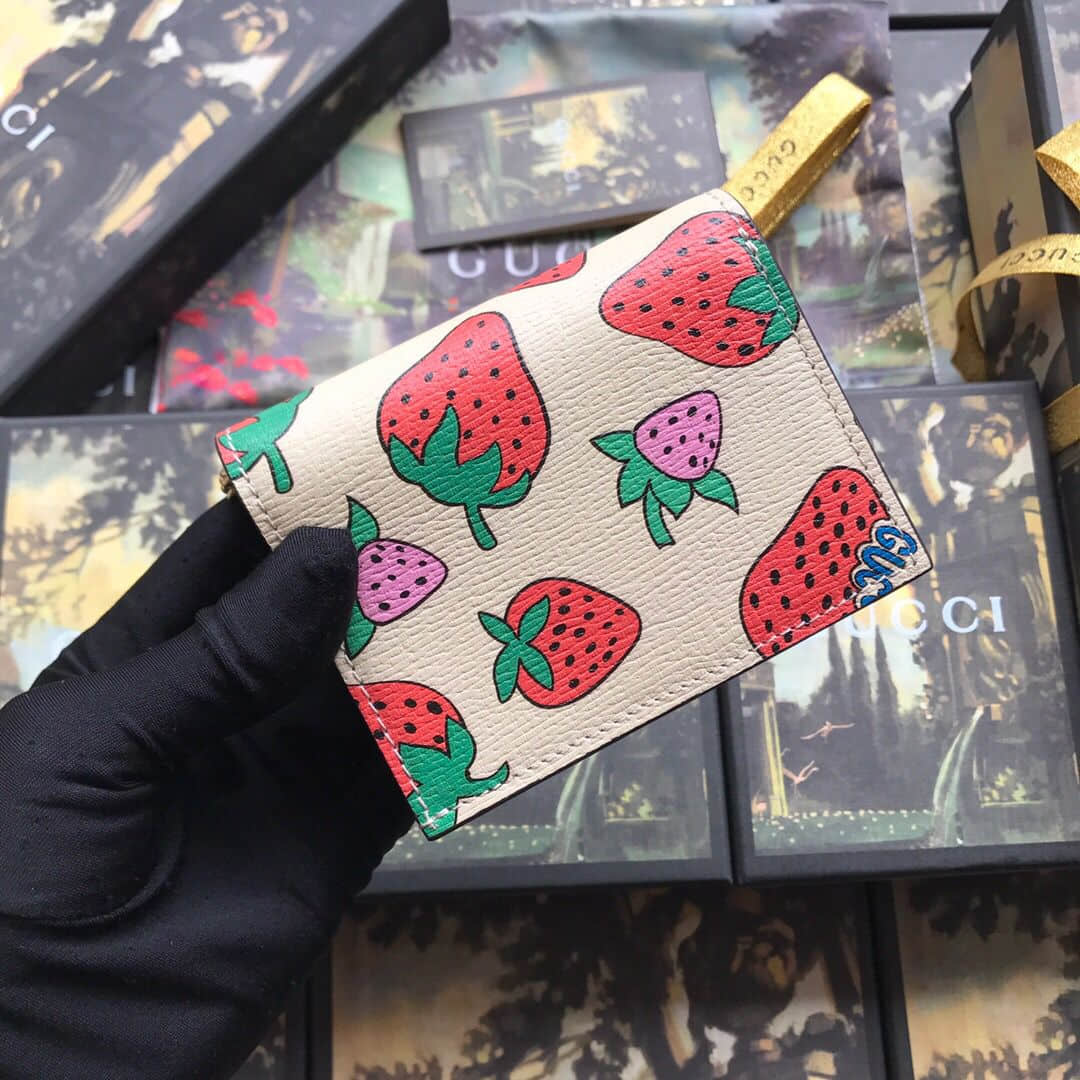 Gucci 570660 08PAX 9036 草莓印花Zumi系列卡包