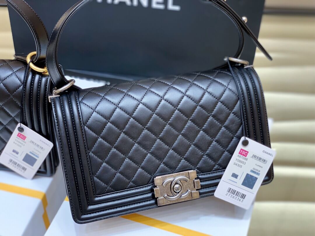 Chanel Leboy 25 A67086黑色羊皮银扣