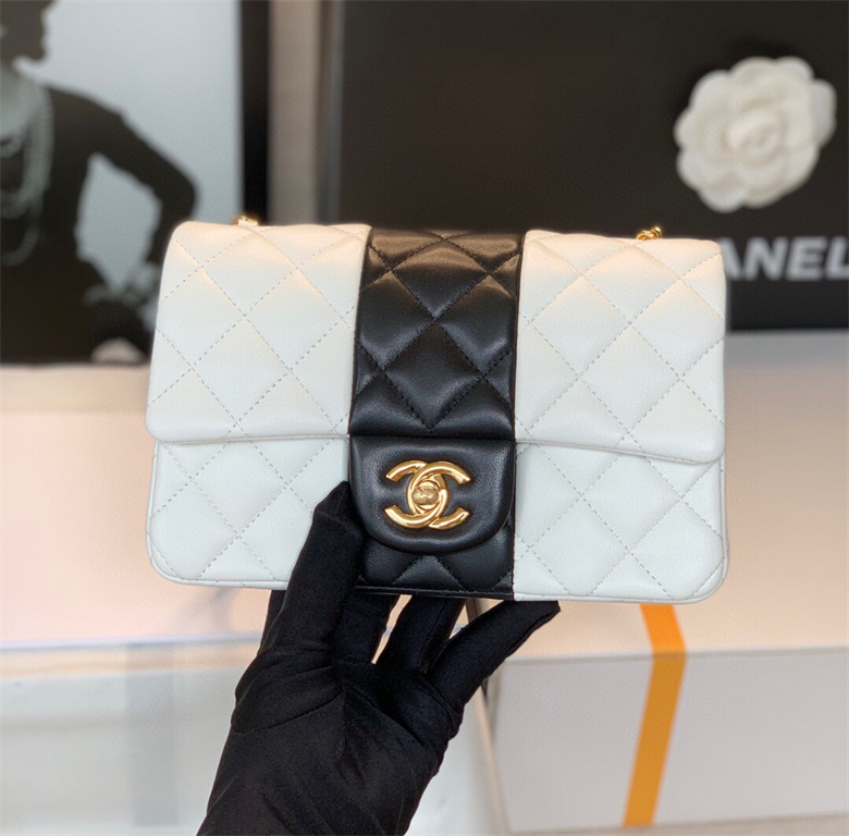 Chanel A69900 B07158 NG565 迷你口盖包