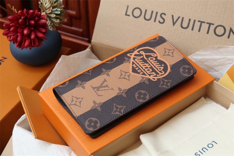 LV M81008 Nigo BRAZZA 钱夹