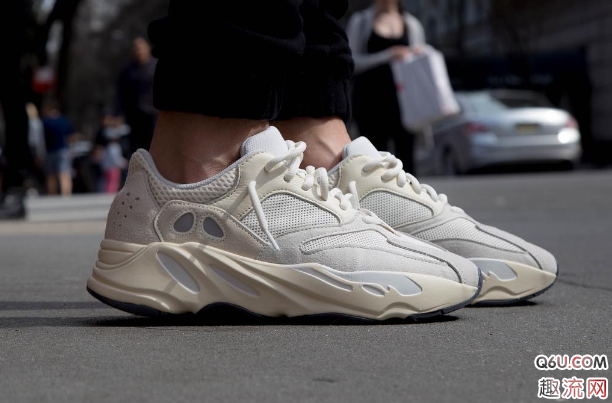 yeezy？700惯性、晶洞和黑紫补货信息？yeezy？700惯性、晶洞和黑紫哪个上脚最好看