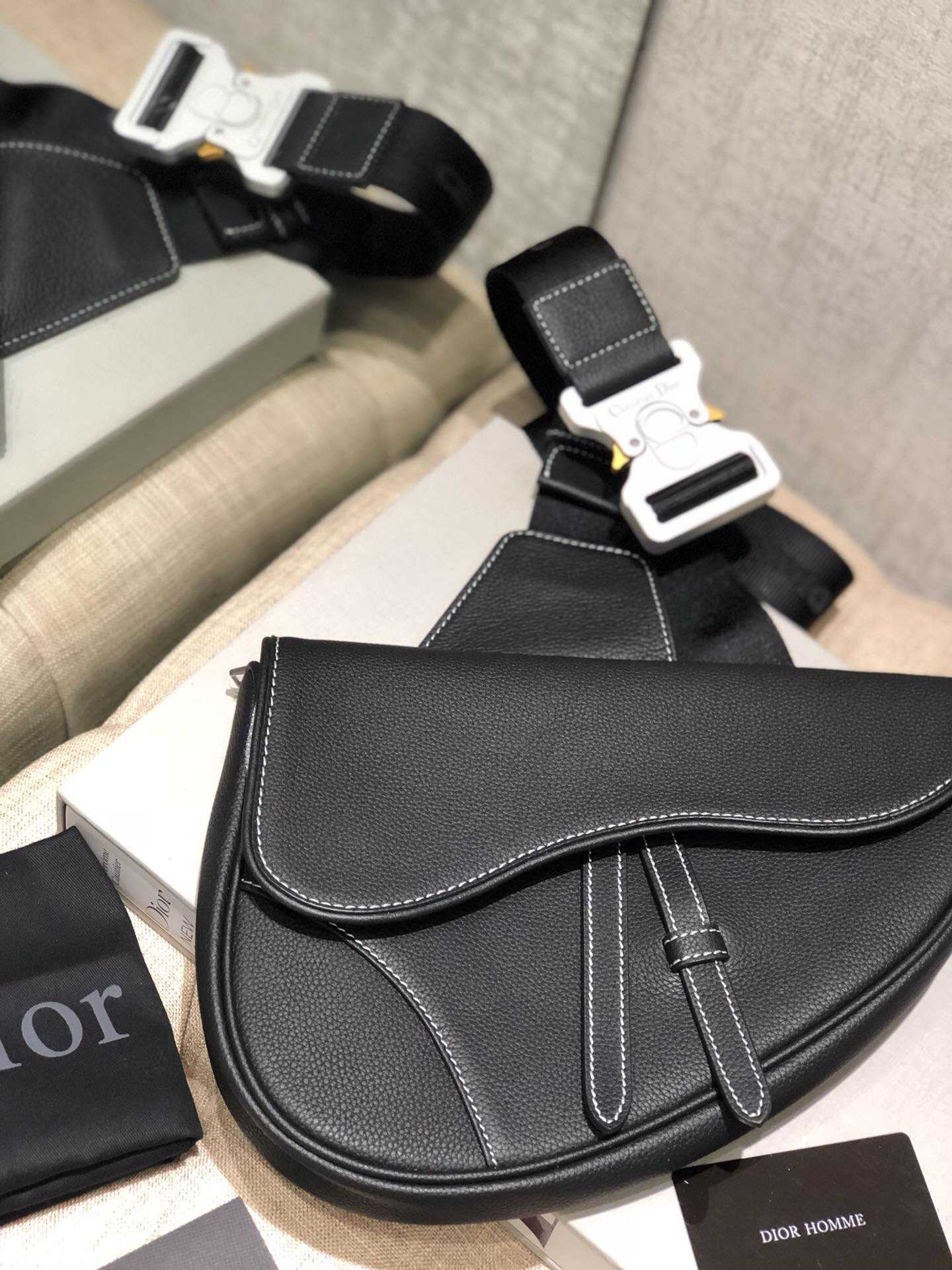 Dior/迪奥 2019新款Homme # Saddle Bag腰包胸包