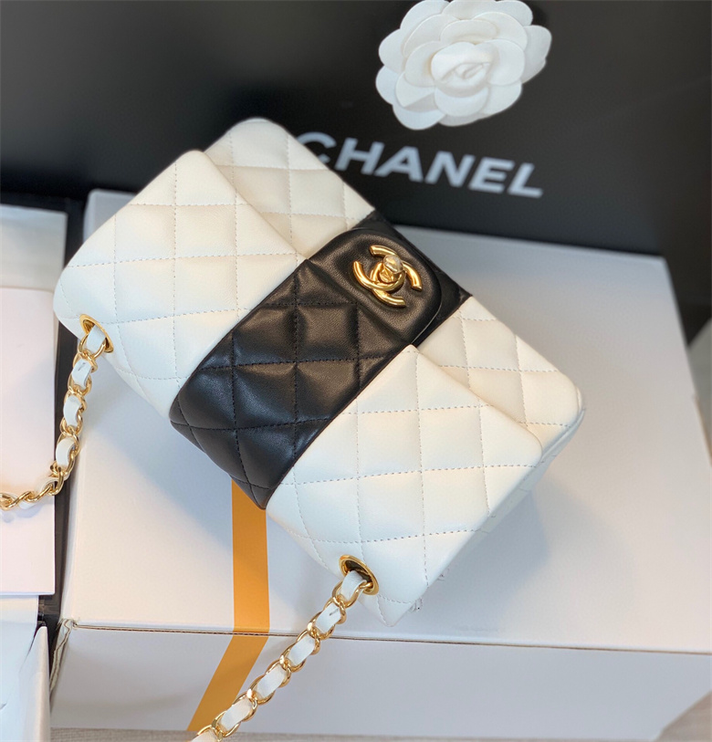 Chanel A69900 B07158 NG565 迷你口盖包