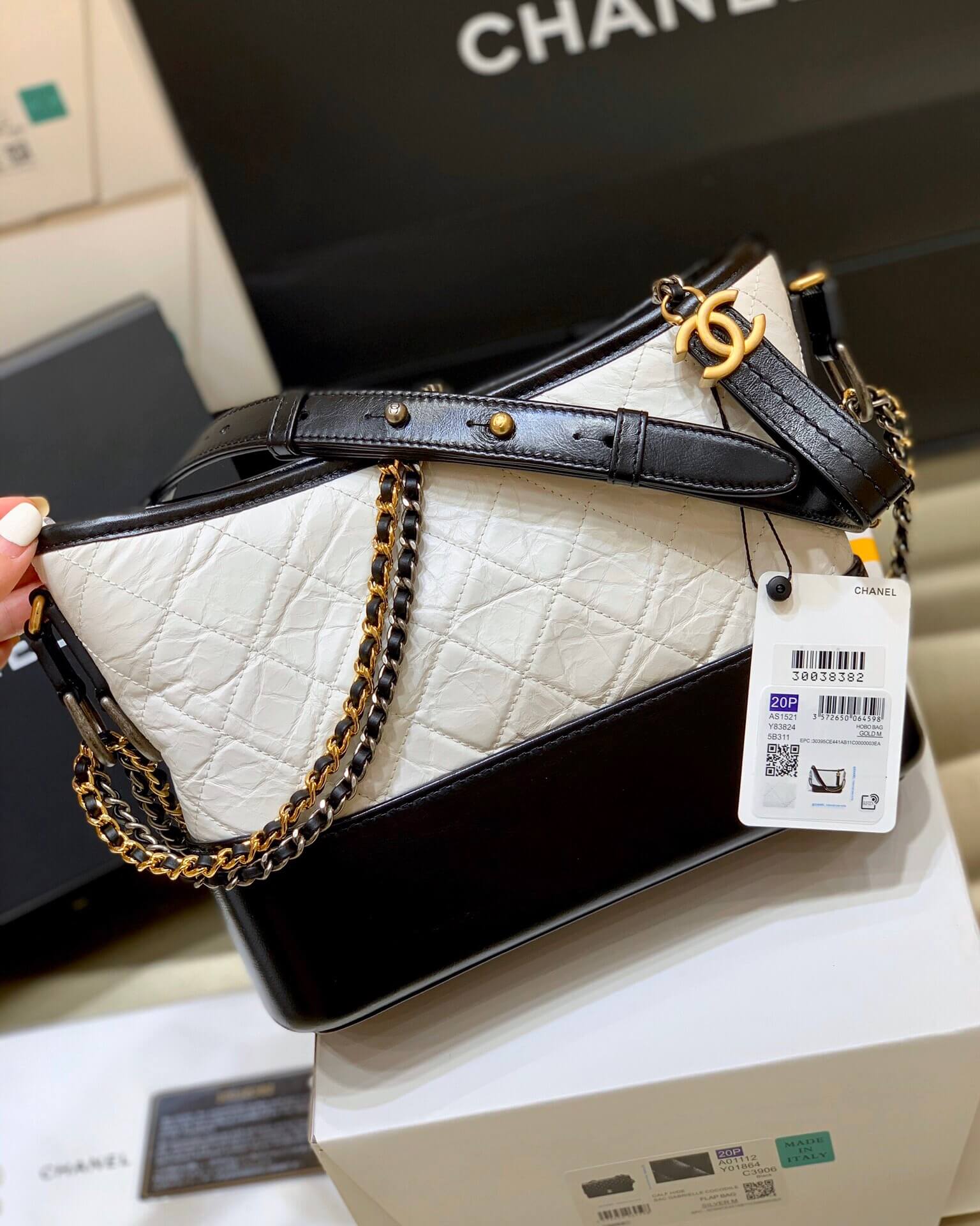 Chanel香奈儿 Gabrielle hobo bag中号流浪包 AS1521