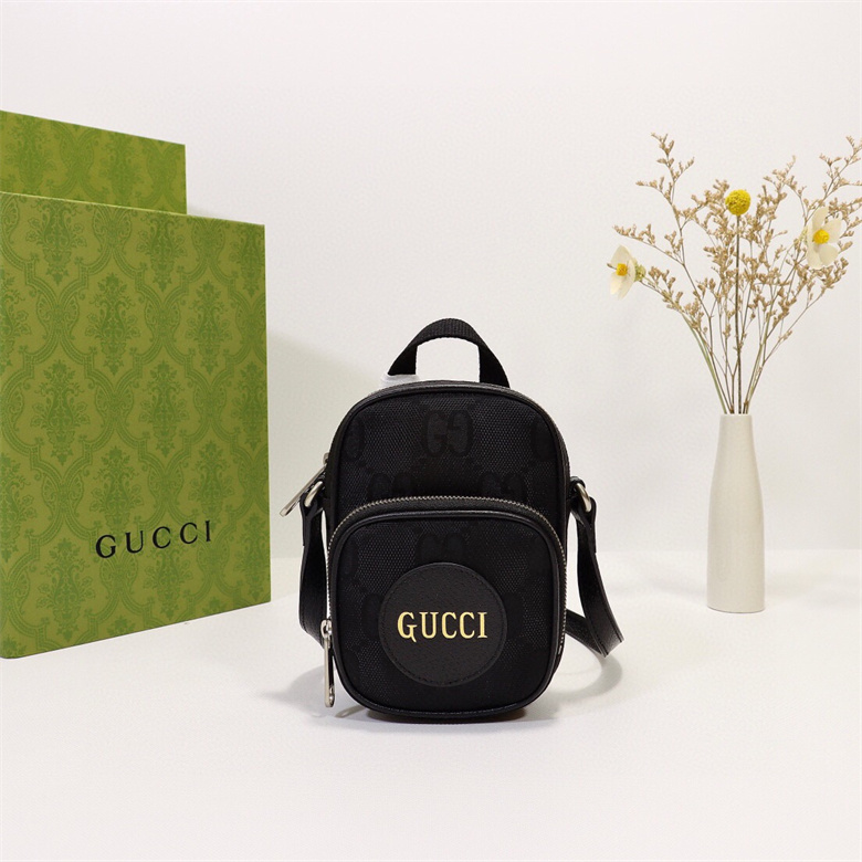 Gucci 643882 H9HLN 1000 Off The Grid系列迷你手袋