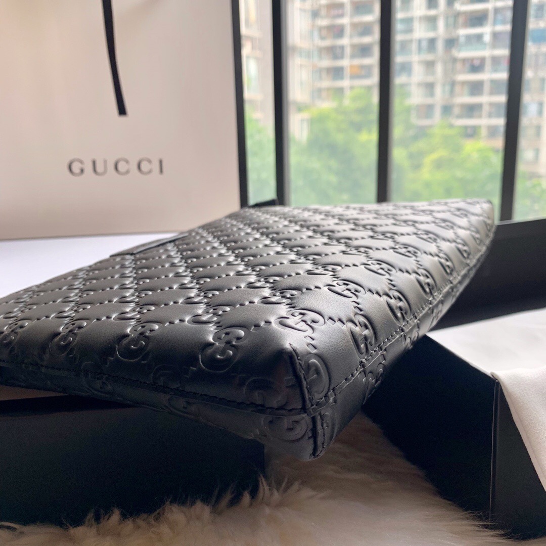 Gucci 473881 DMT1N 1000 Signature柔软皮革手拿包