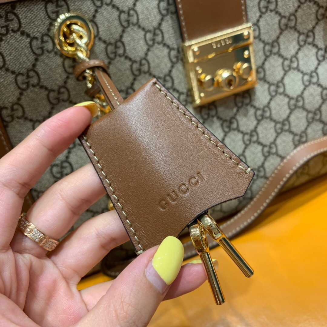 Gucci/古驰 479197 KHNKG 8534 Padlock系列中号GG肩背包