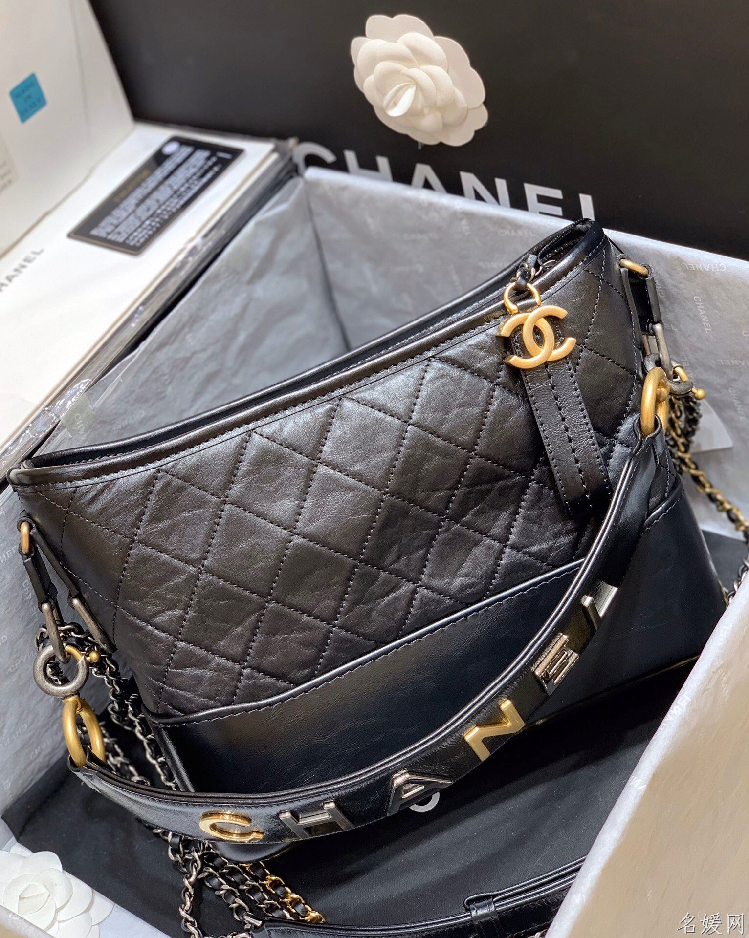 Chanel/香奈儿 AS1582 2020镂空字母中号流浪包