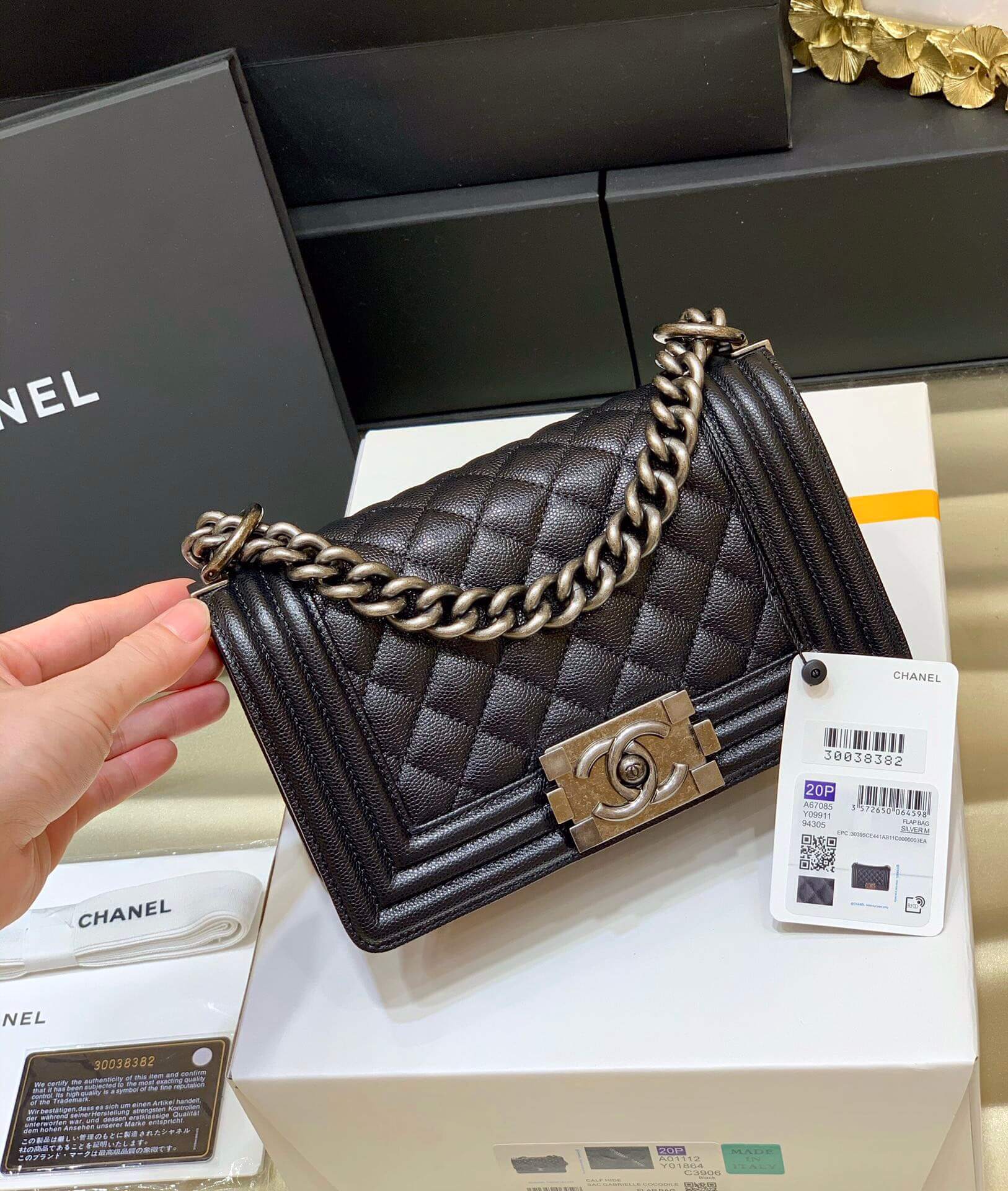 Chanel Leboy 20CM A67085黑色牛皮银扣