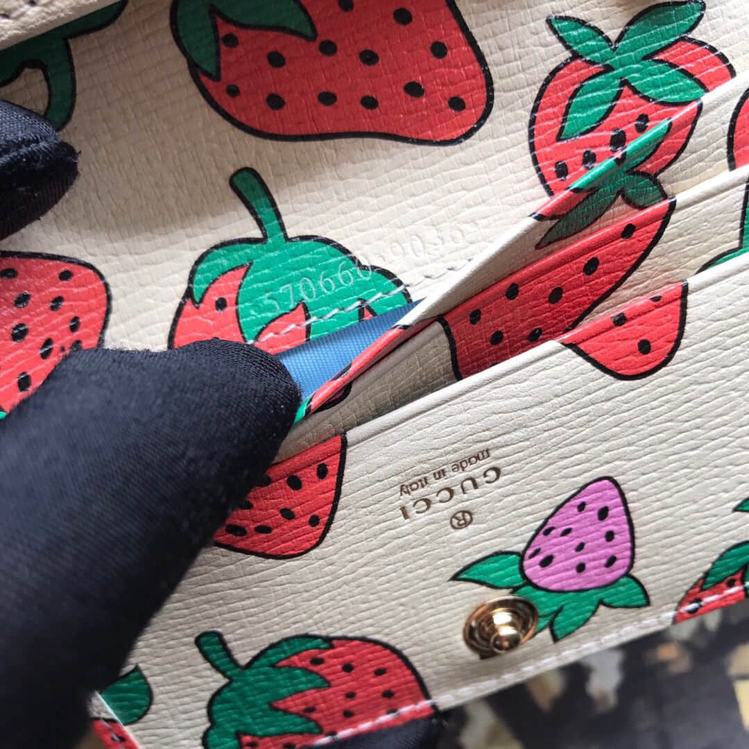 Gucci 570660 08PAX 9036 草莓印花Zumi系列卡包
