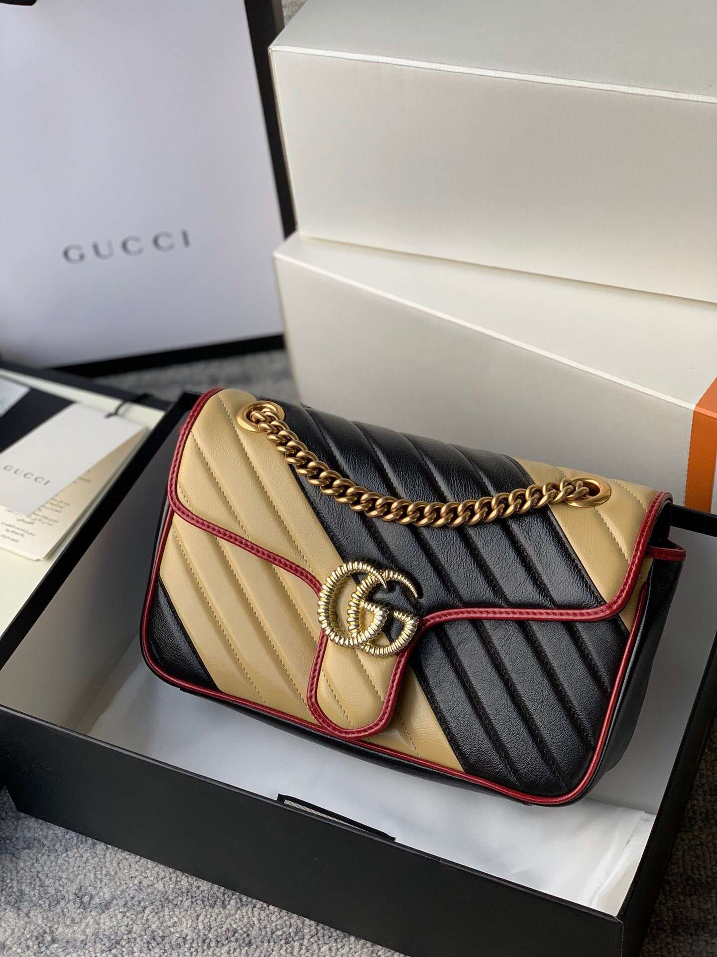 Gucci/古驰 443497 0OLOX 9689 GG Marmont 系列小号肩背包