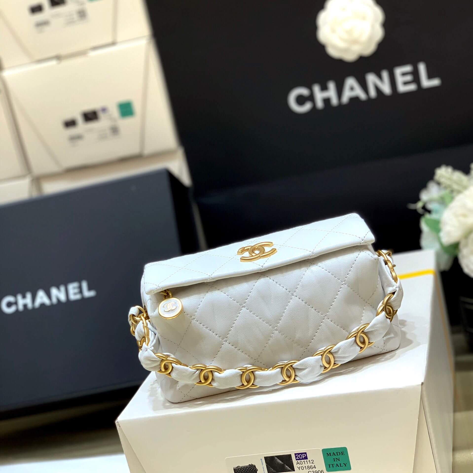 Chanel 2021春夏新款small hobo bag流浪包 AS2479白色