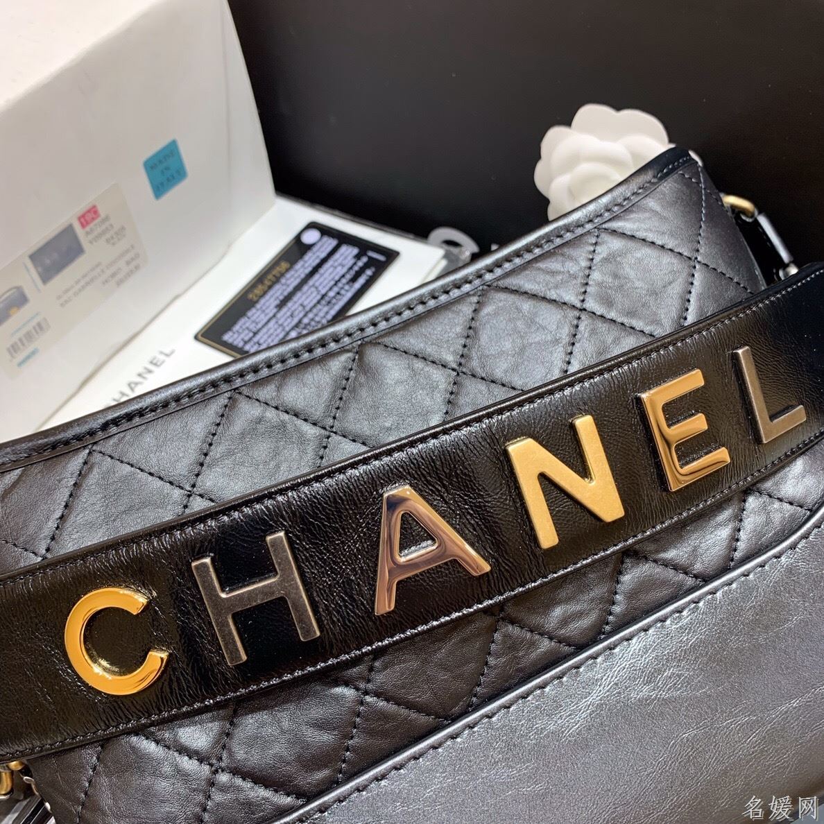 Chanel/香奈儿 AS1582 2020镂空字母中号流浪包