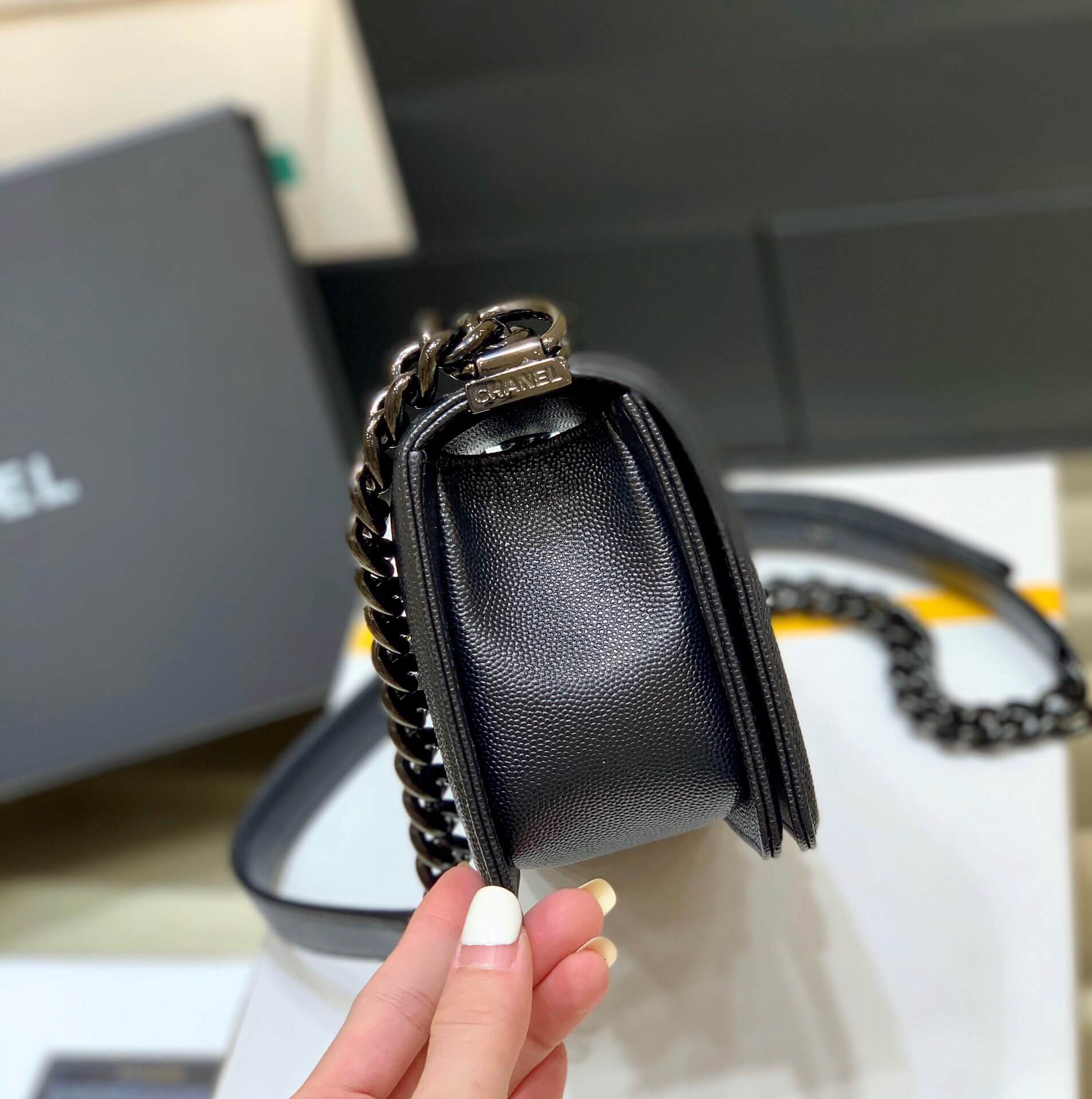 Chanel Leboy 20CM A67085黑色牛皮黑扣