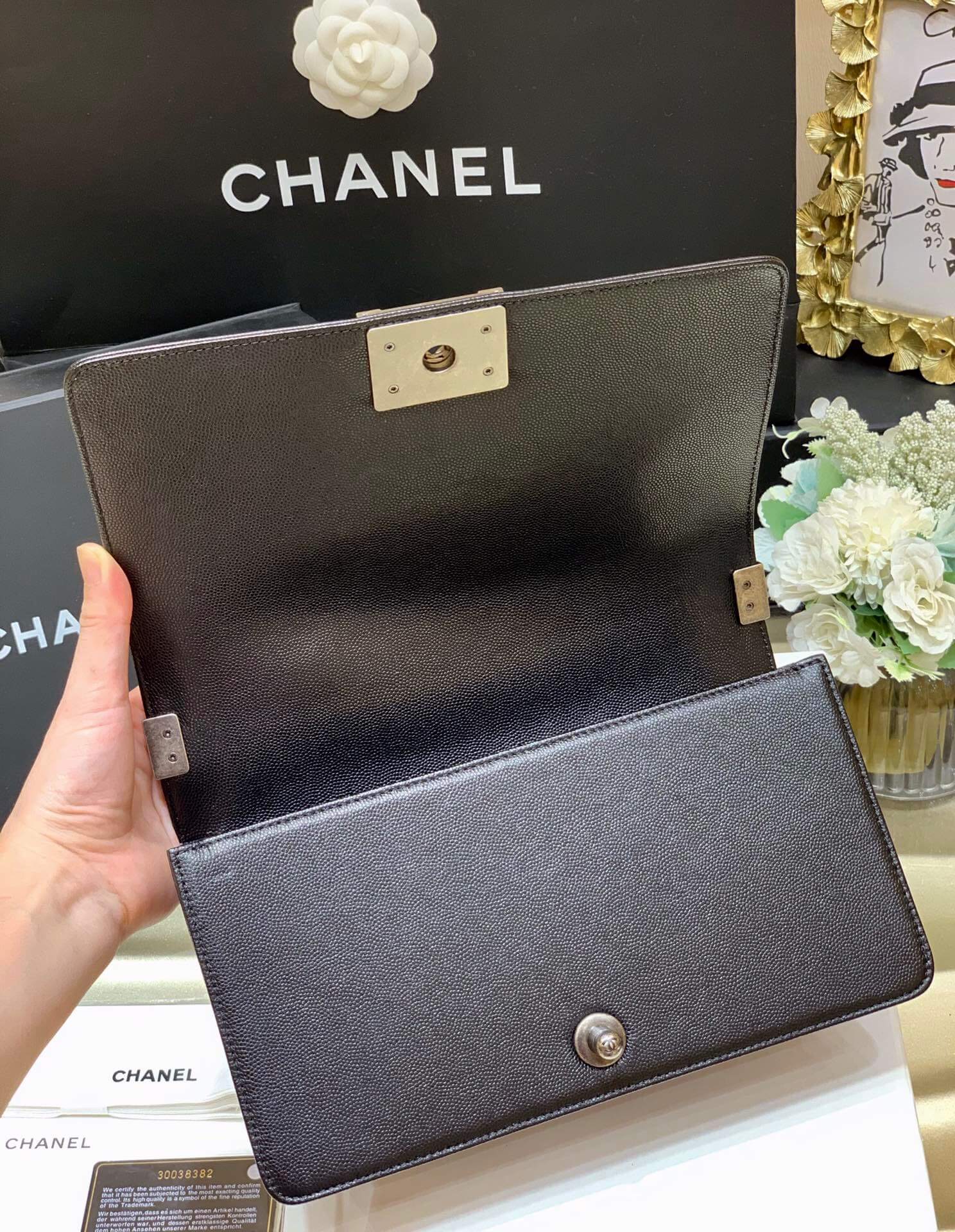 Chanel Leboy 25 A67086银扣鱼子酱牛皮