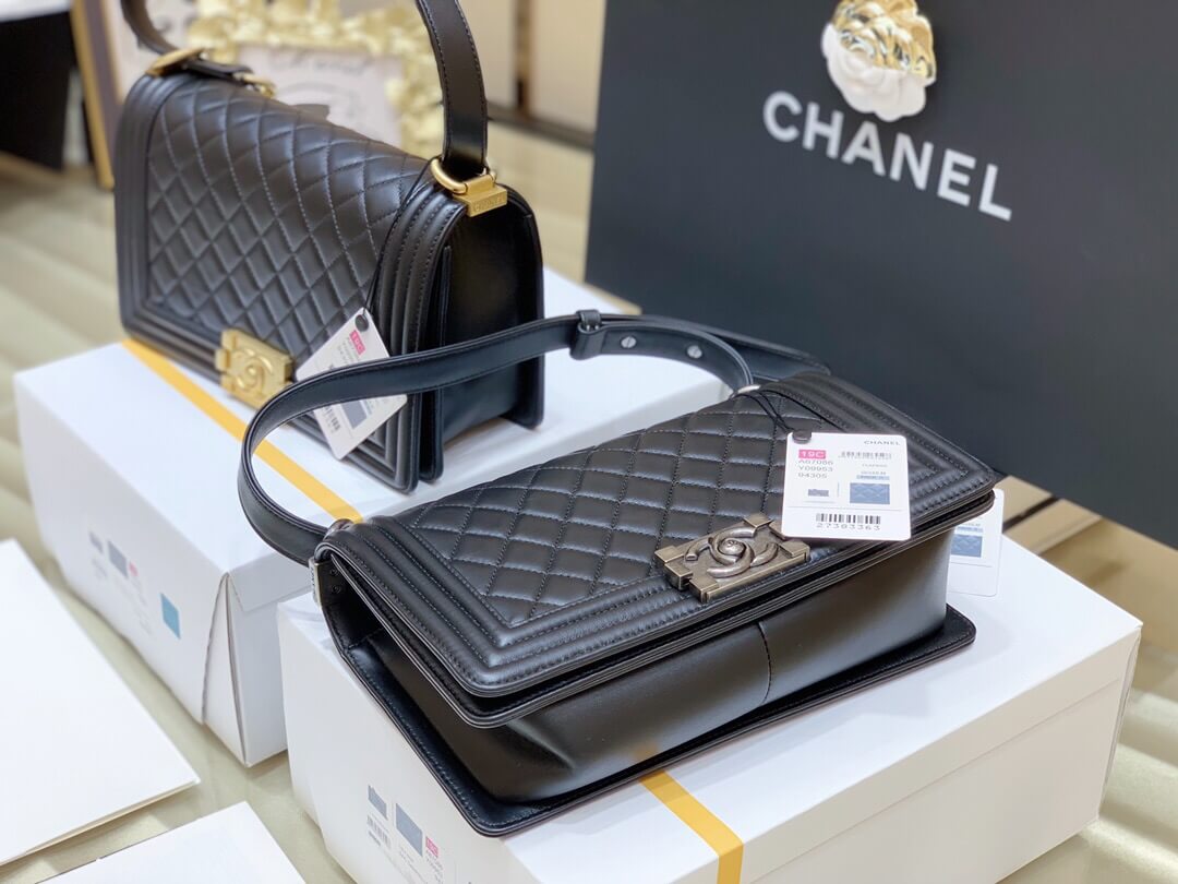 Chanel Leboy 25 A67086黑色羊皮银扣